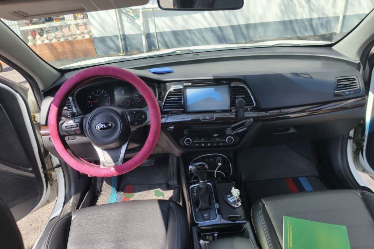 Used Kia K4 2015 1.8L Automatic GLS Special Center Console