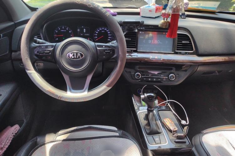 Used Kia K4 2015 1.8L Automatic GLS Special Center Console