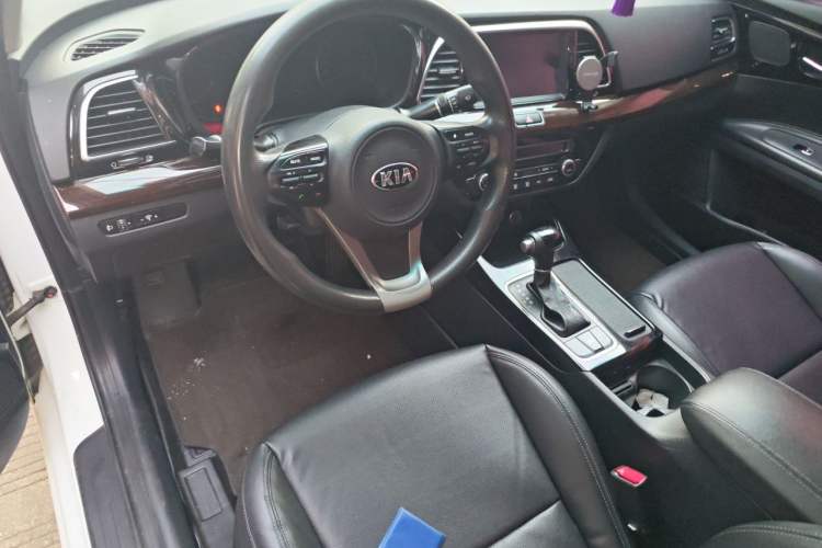 Used Kia K4 2015 1.8L Automatic GLS Special Center Console