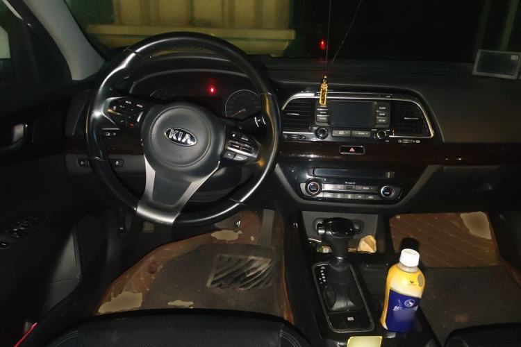 Used Kia K4 2015 1.8L Automatic DLX Special Center Console