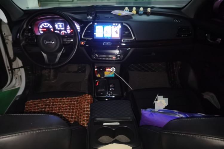Used Kia K4 2015 1.8L Automatic GLS Special Center Console