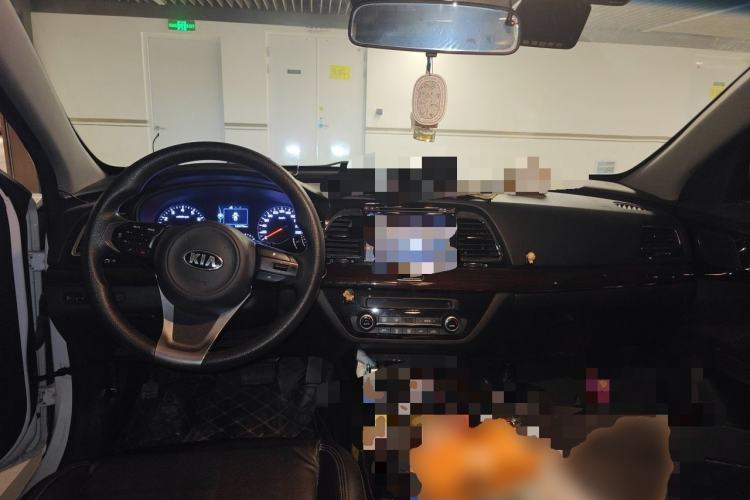 Used Kia K4 2015 1.8L Automatic GLS Special Center Console