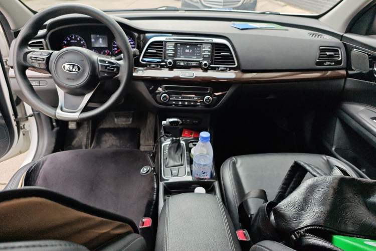 Used Kia K4 2015 1.8L Automatic GLS Special Center Console