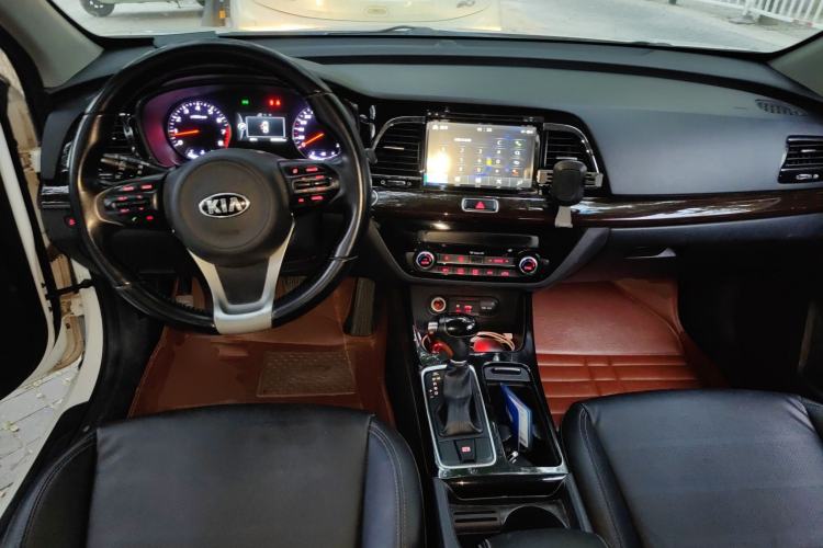 Used Kia K4 2015 1.8L Automatic DLX Special Center Console