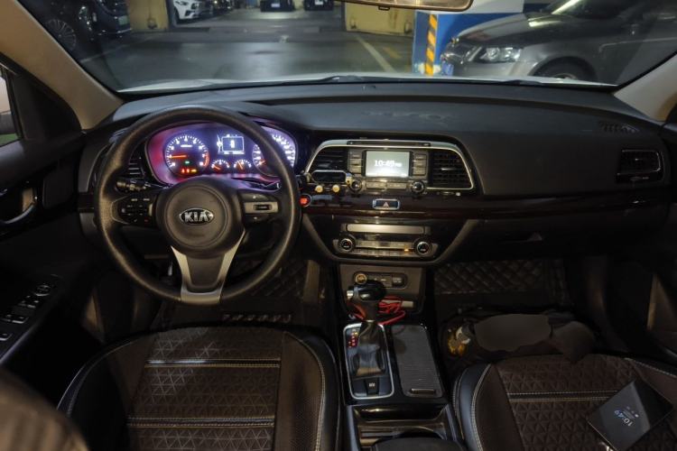 Used Kia K4 2015 1.8L Automatic GLS Special Center Console