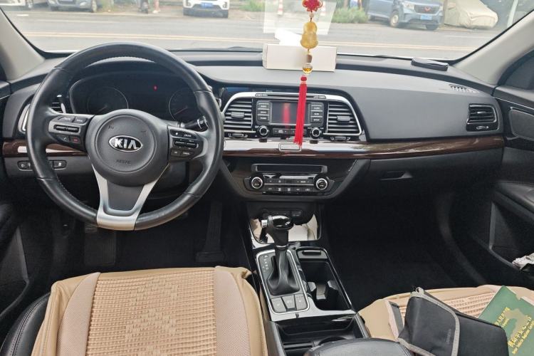 Used Kia K4 2015 1.8L Automatic DLX Special Center Console
