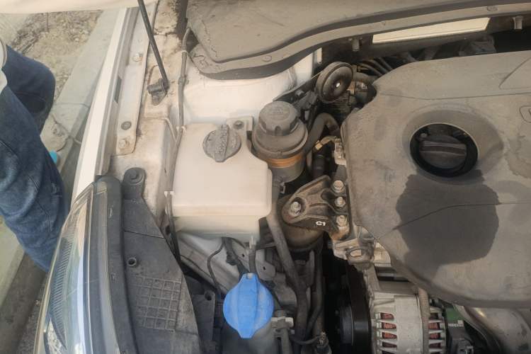Used Kia K4 2015 1.8L Automatic GLS Special Engine Bay Right