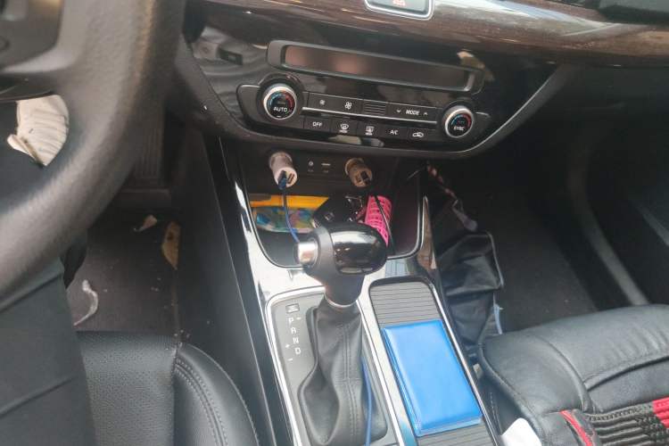 Used Kia K4 2015 1.8L Automatic GLS Special Gear Lever