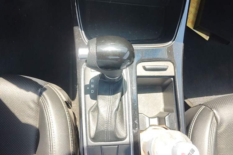 Used Kia K4 2015 1.8L Automatic GLS Special Gear Lever