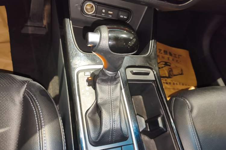 Used Kia K4 2015 1.8L Automatic GLS Special Gear Lever