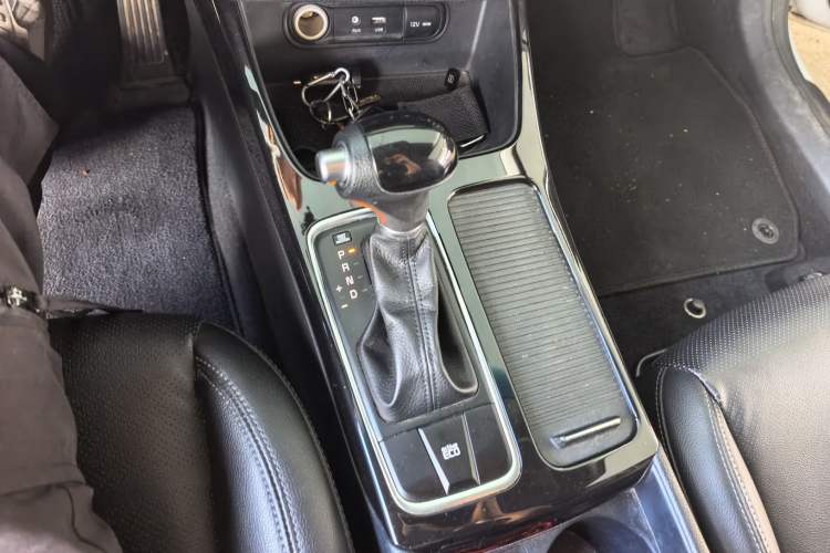 Used Kia K4 2015 1.8L Automatic GLS Special Gear Lever