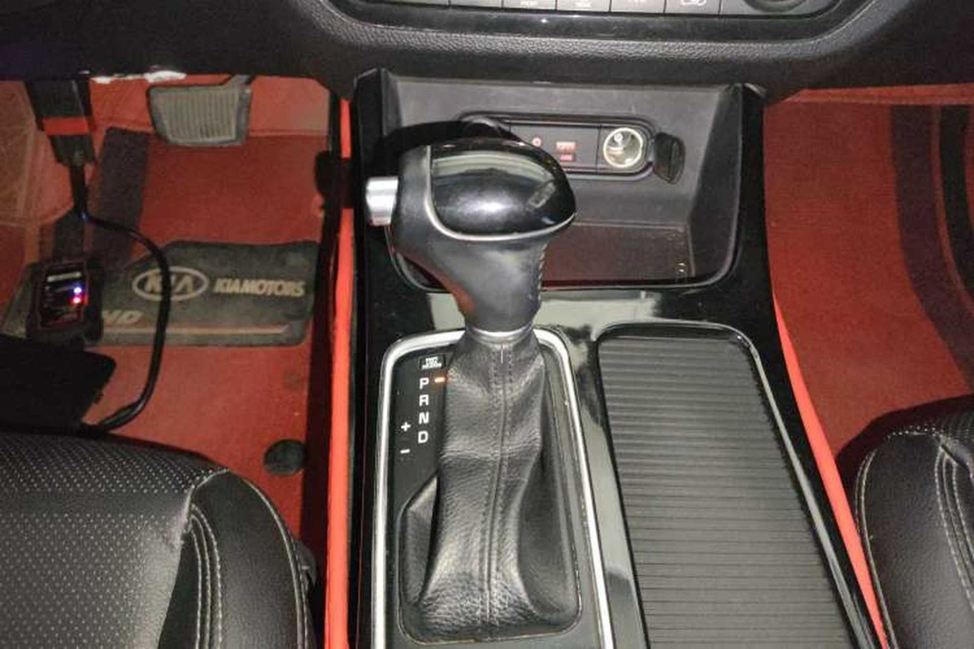 Used Kia K4 2015 1.8L Automatic DLX Special Gear Lever