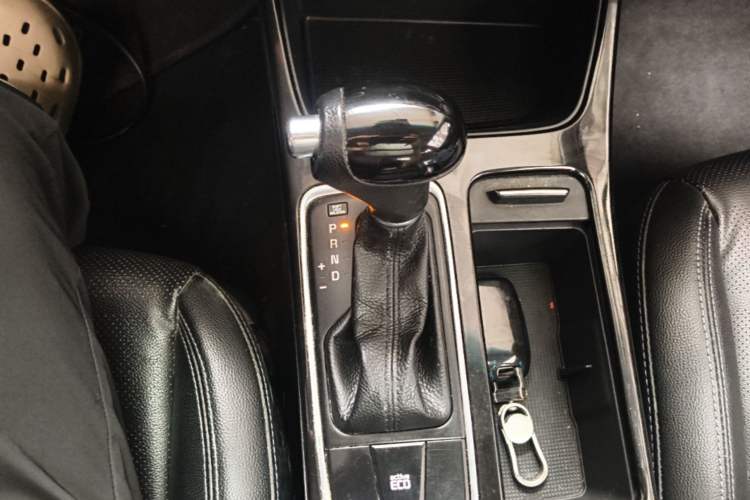 Used Kia K4 2015 1.8L Automatic GLS Special Gear Lever