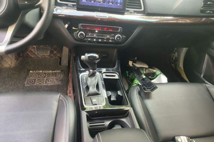 Used Kia K4 2015 1.8L Automatic GLS Special Gear Lever