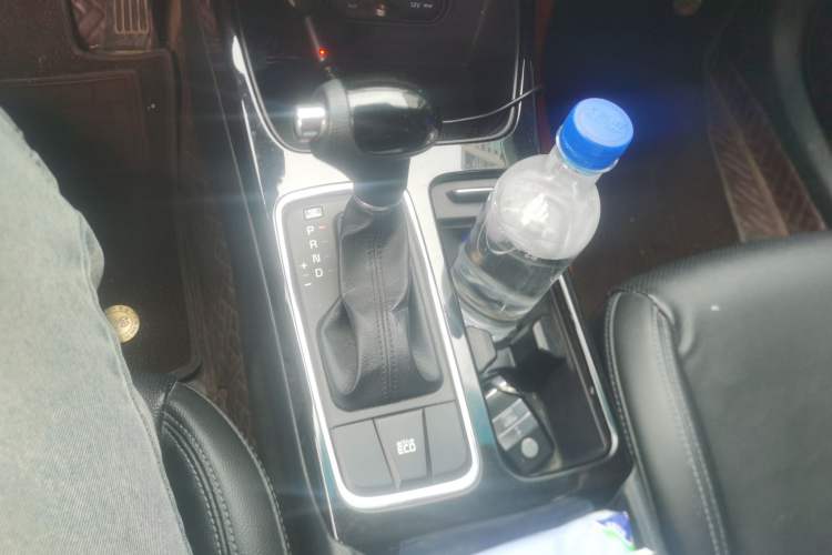 Used Kia K4 2015 1.8L Automatic GLS Special Gear Lever