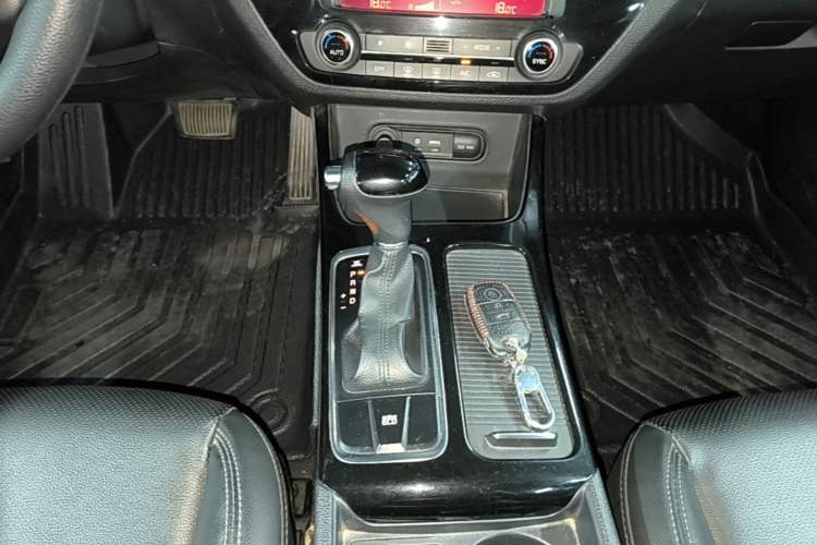 Used Kia K4 2015 1.8L Automatic GLS Special Gear Lever