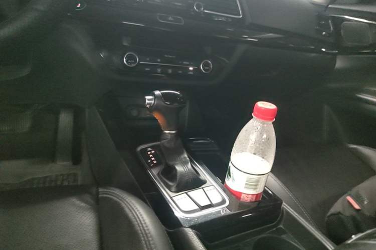 Used Kia K4 2015 1.8L Automatic DLX Special Gear Lever