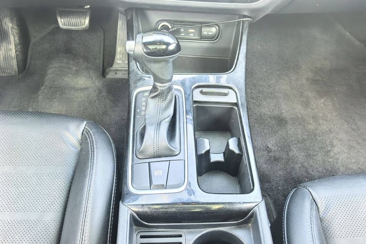 Used Kia K4 2015 1.8L Automatic GLS Special Gear Lever