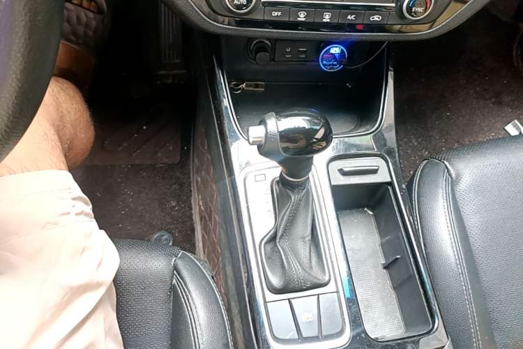 Used Kia K4 2015 1.8L Automatic GLS Special Gear Lever