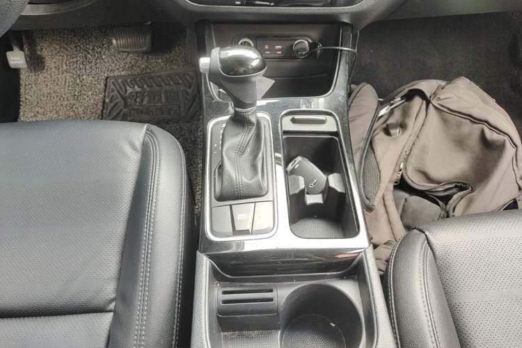 Used Kia K4 2015 1.8L Automatic GLS Special Gear Lever