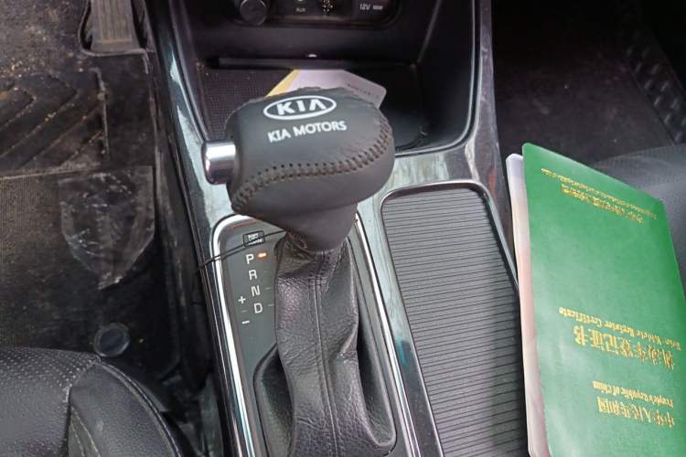 Used Kia K4 2015 1.8L Automatic DLX Special Gear Lever