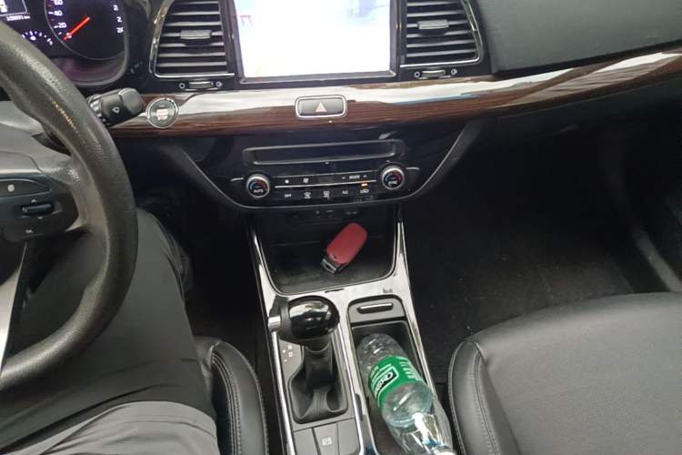Used Kia K4 2015 1.8L Automatic GLS Special Gear Lever