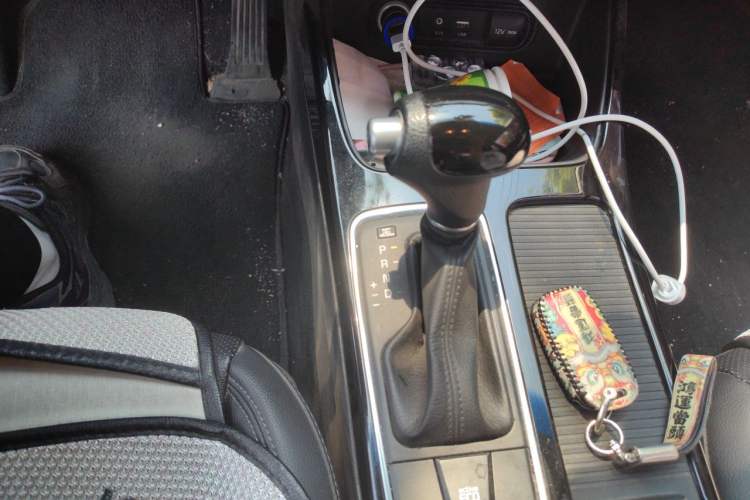 Used Kia K4 2015 1.8L Automatic GLS Special Gear Lever