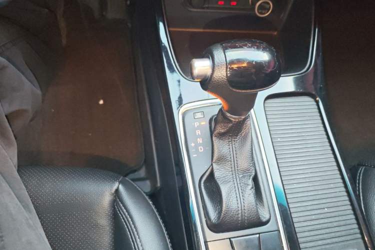 Used Kia K4 2015 1.8L Automatic GLS Special Gear Lever
