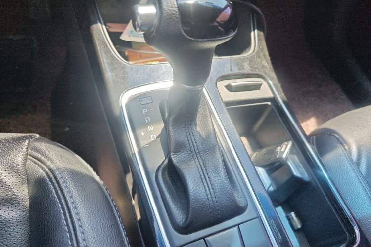 Used Kia K4 2015 1.8L Automatic GLS Special Gear Lever