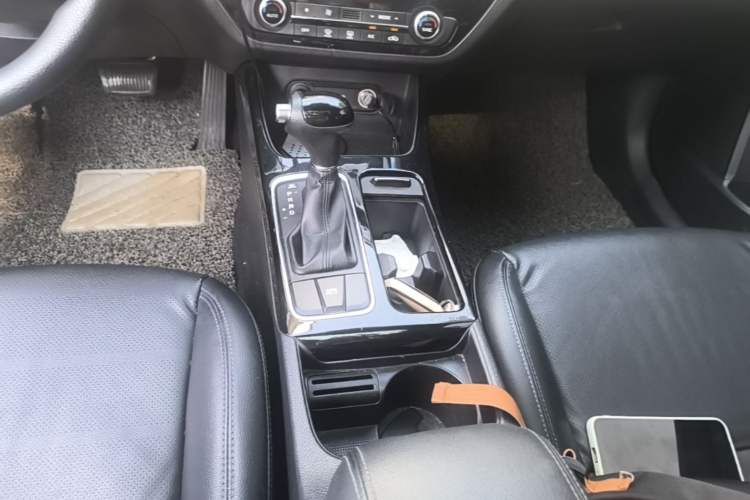 Used Kia K4 2015 1.8L Automatic GLS Special Gear Lever