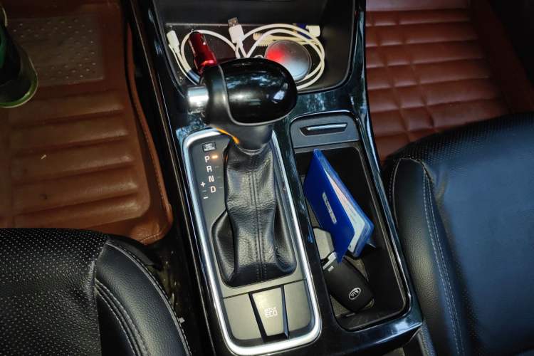 Used Kia K4 2015 1.8L Automatic DLX Special Gear Lever