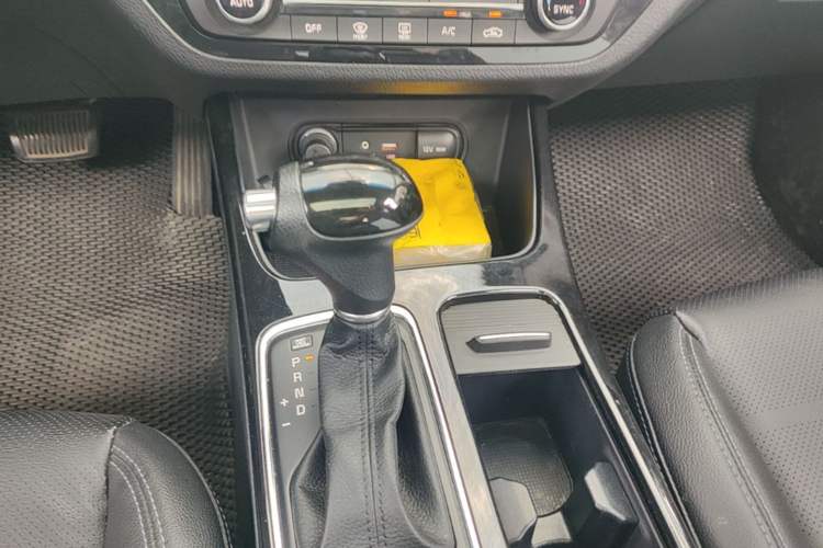 Used Kia K4 2015 1.8L Automatic GLS Special Gear Lever