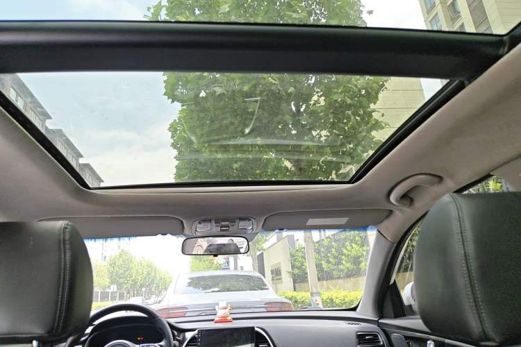 Used Kia K4 2015 1.8L Automatic DLX Special Headliner
