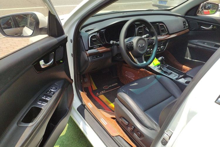 Used Kia K4 2015 1.8L Automatic GLS Special Interior 2