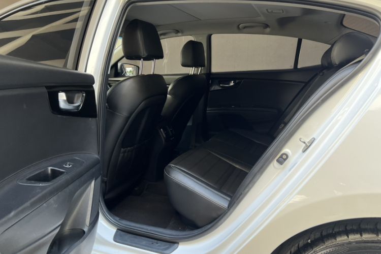 Used Kia K4 2015 1.8L Automatic DLX Special Interior 2
