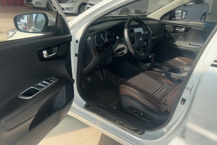 Used Kia K4 2015 1.8L Automatic GLS Special Interior 2