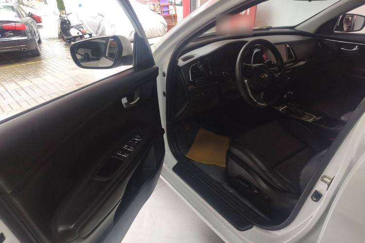 Used Kia K4 2015 1.8L Automatic GLS Special Interior 2
