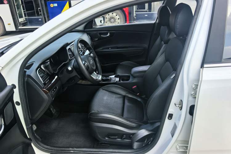 Used Kia K4 2015 1.8L Automatic GLS Special Interior 4