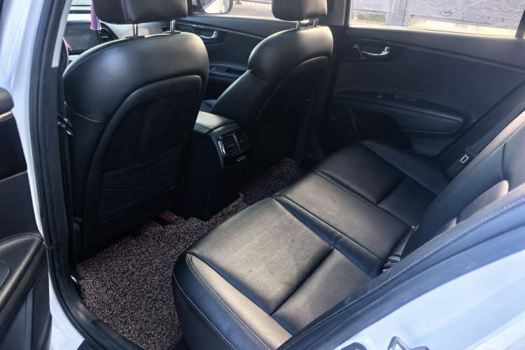 Used Kia K4 2015 1.8L Automatic GLS Special Interior 4