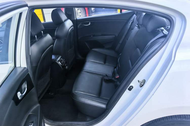 Used Kia K4 2015 1.8L Automatic GLS Special Interior 5