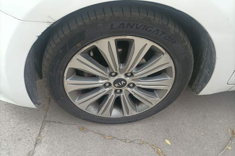 Used Kia K4 2015 1.8L Automatic GLS Special Left Front Wheel Hub