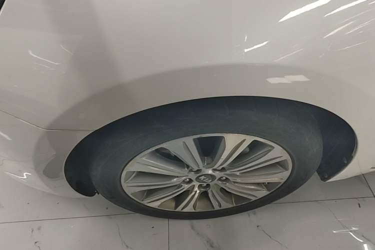 Used Kia K4 2015 1.8L Automatic DLX Special Left Front Wheel Hub