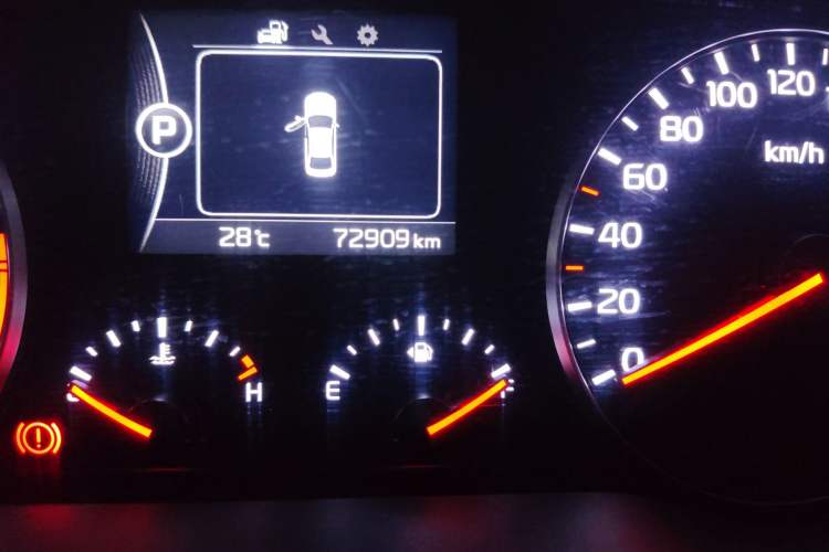 Used Kia K4 2015 1.8L Automatic GLS Special Odometer Close Up