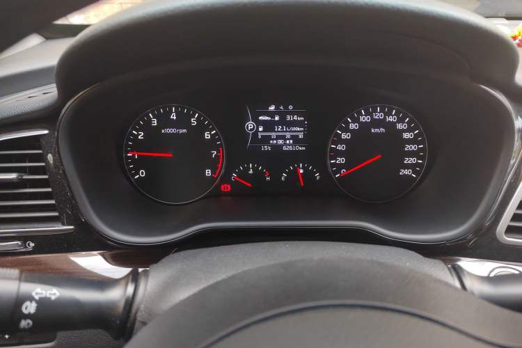 Used Kia K4 2015 1.8L Automatic GLS Special Odometer Close Up