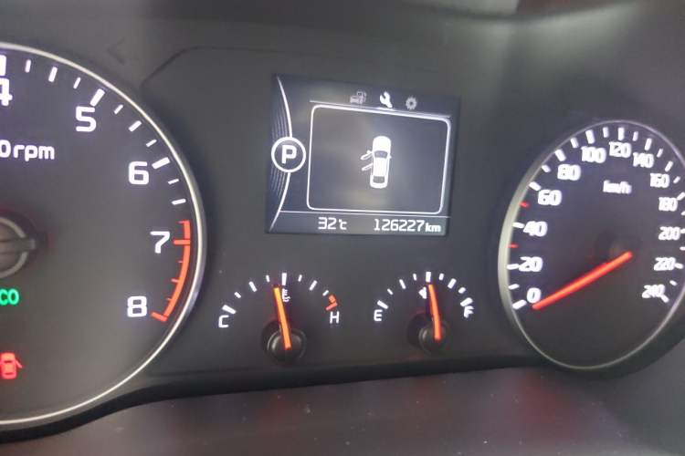 Used Kia K4 2015 1.8L Automatic GLS Special Odometer Close Up