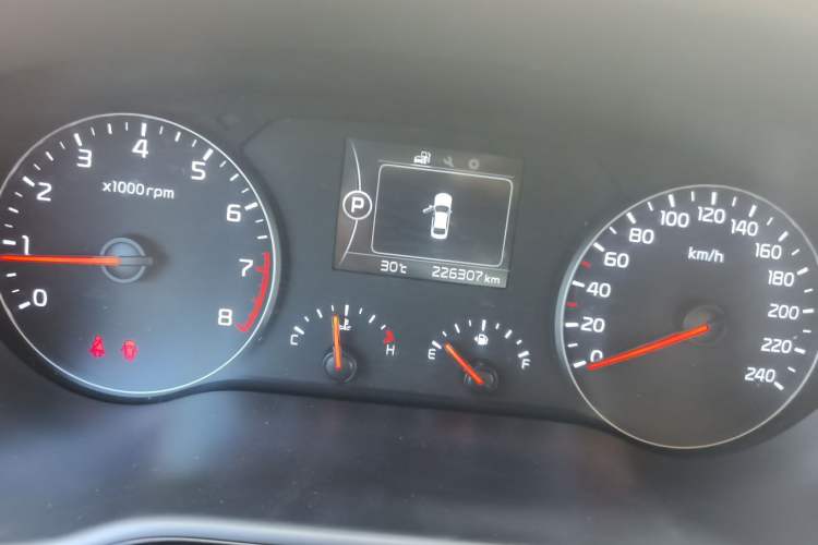 Used Kia K4 2015 1.8L Automatic GLS Special Odometer Close Up