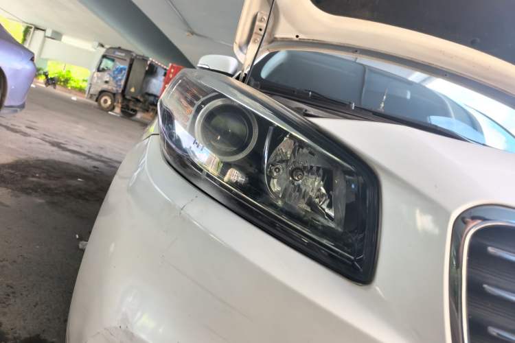 Used Kia K4 2015 1.8L Automatic GLS Special Right Front Headlight