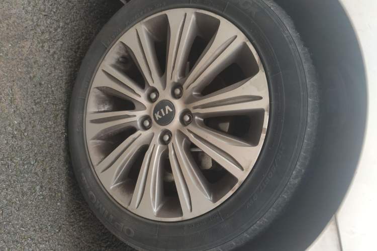 Used Kia K4 2015 1.8L Automatic GLS Special Right Front Wheel Hub