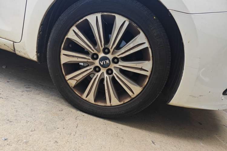 Used Kia K4 2015 1.8L Automatic DLX Special Right Front Wheel Hub