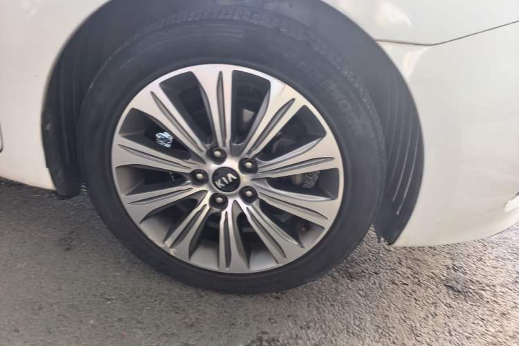 Used Kia K4 2015 1.8L Automatic GLS Special Right Front Wheel Hub